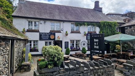 hole in t wall pub in the lake district