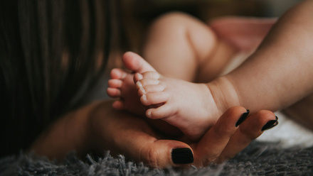 babies feet